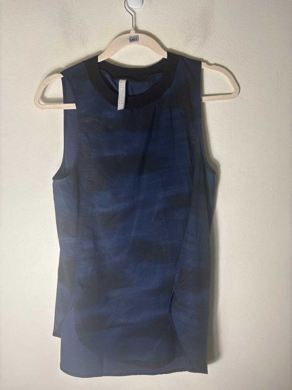 Athleta Black and Navy Blue Sleeveless Light Weight Top Sz S
